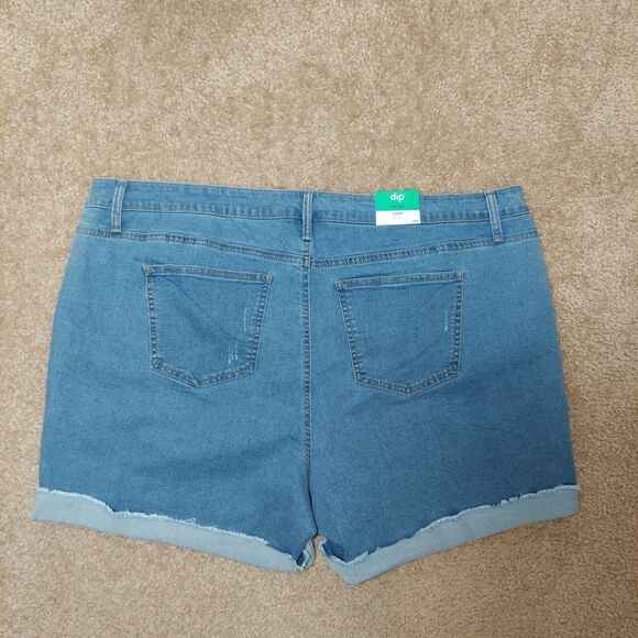 NWT Mid Rise 5" Shorts Womens Plus Sz 24W Denim Cutoff Frayed Cuffed Shorts Dip - Picture 2 of 8